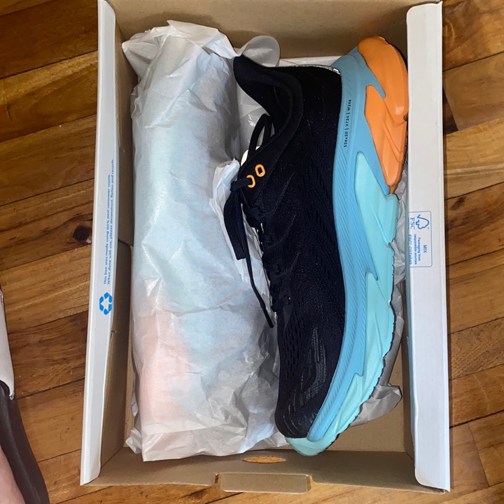 Hoka Clifton Edge brand new running shoes size 11.